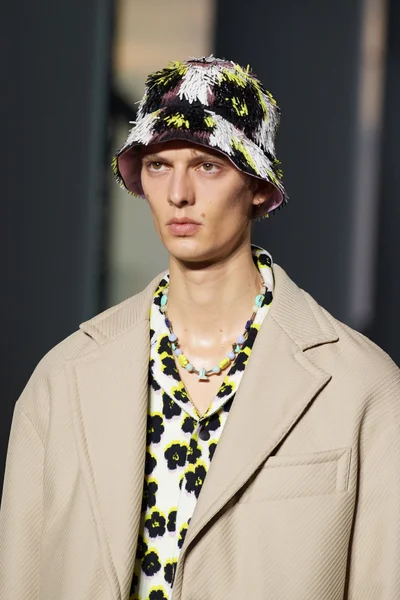 Look 18